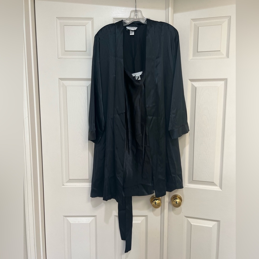 Morgan Taylor black‎ robe set